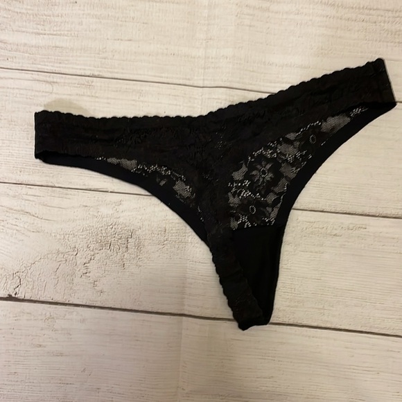 VS Angel Secret Embrace thong panty - Picture 2 of 6